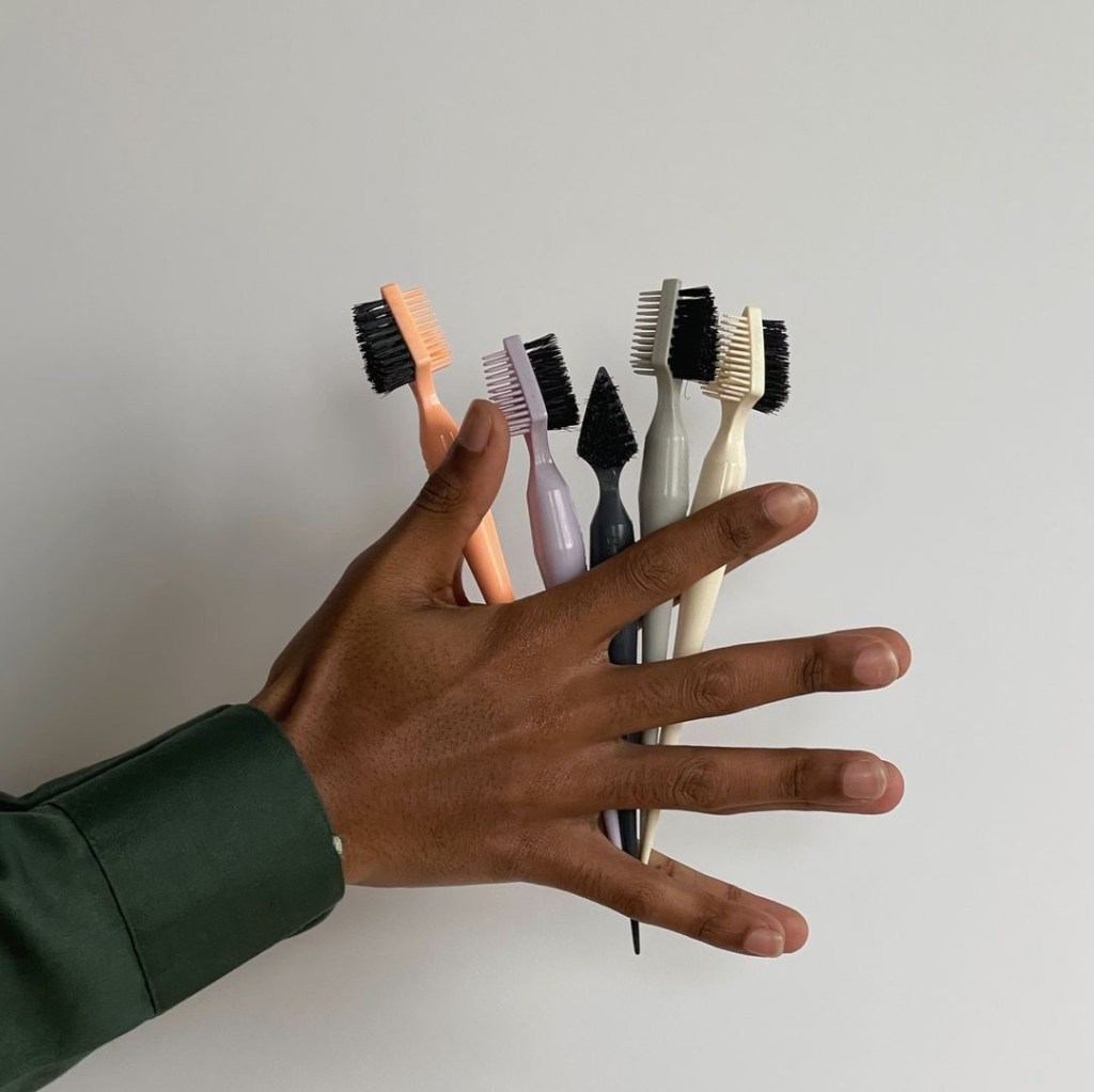 فرش للشعر المجعد من&nbsp;THEKÜR