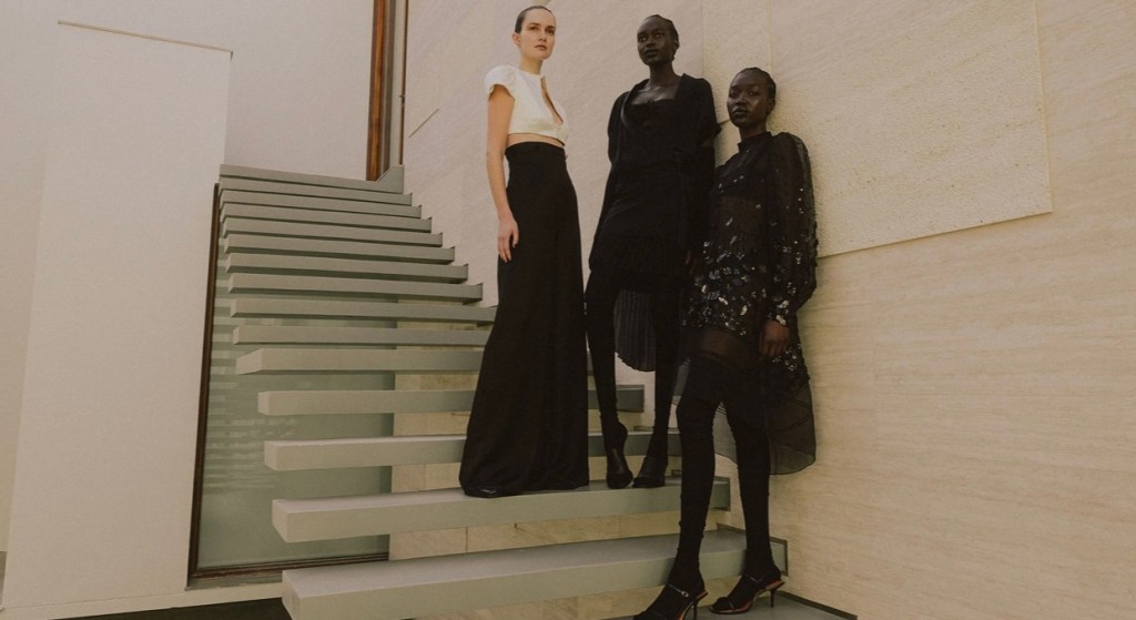 نون باي نور تقدم مجموعتها لموسم خريف شتاء ٢٠٢٣ في أسبوع الموضة في&nbsp;لندن