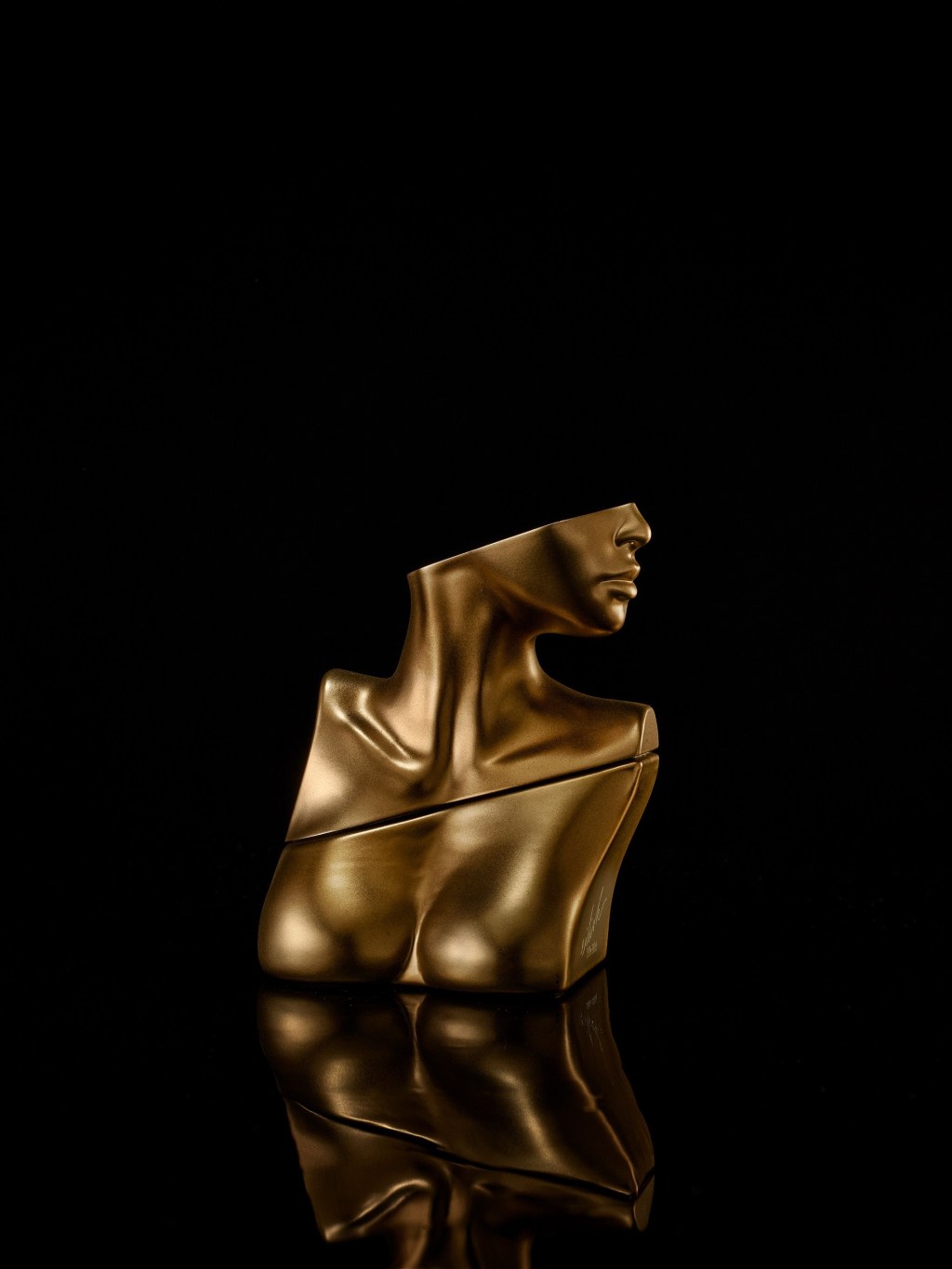 علامة عطور جديدة من النجمة العالمية Billie&nbsp;Eilish