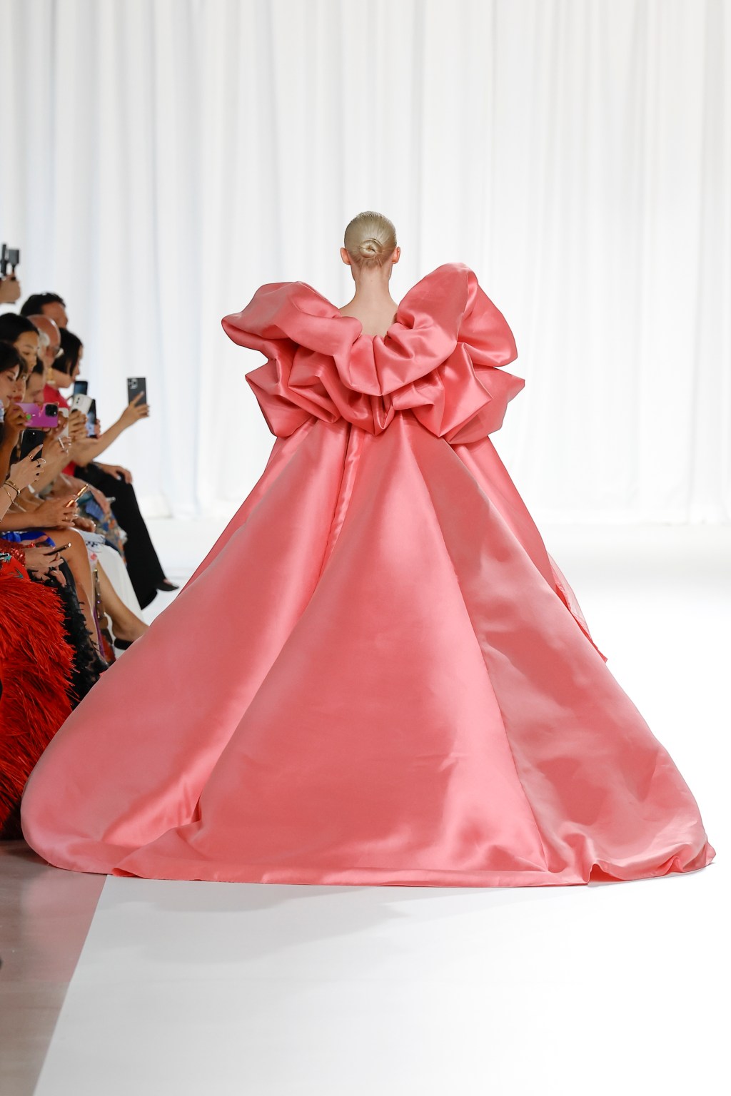 المصمم رامي العلي يطلق تشكيلة موسم خريف وشتاء 2023-2024